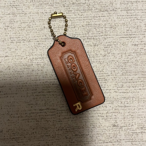 Coach Swinger - Picture 7 of 9